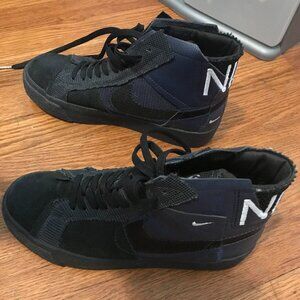 Nike Blazers Women 5.5, Men 4